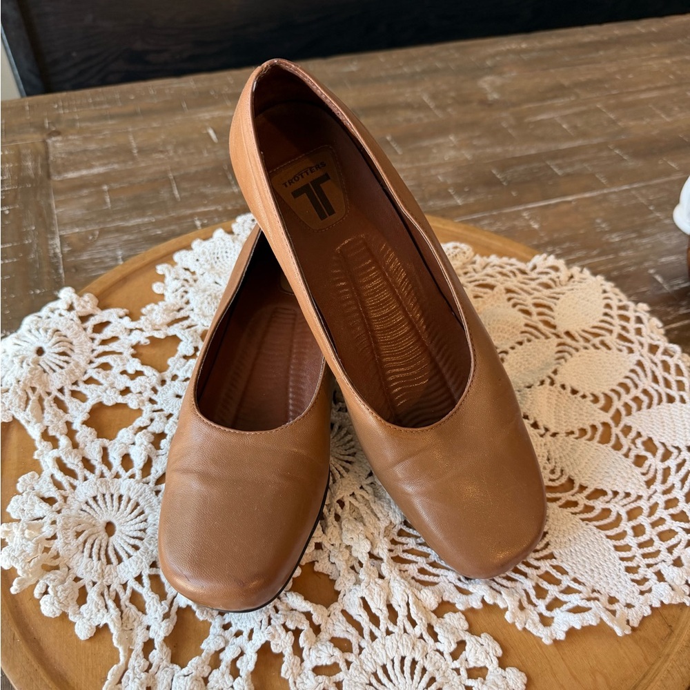 Trotters Brown Leather Flats